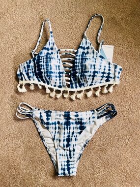 🐬 ☀️ Cute and unique tie dye tassel bikini two piece S small